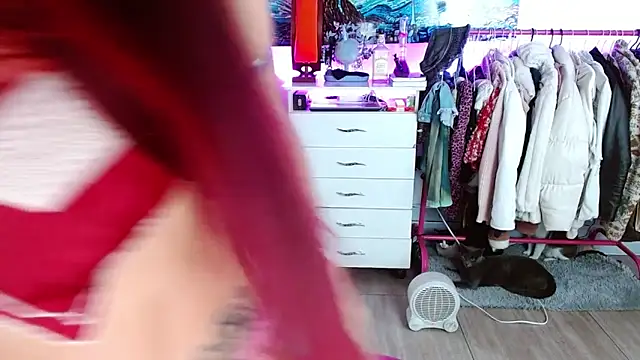 Snapshot of alisseallie chatting on October 12, 1:10 pm alisseallie online show from October 12, 1:10 pm