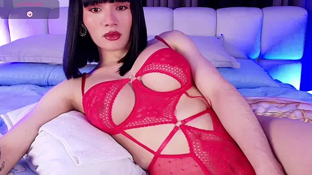 Snapshot of sweetieluna01 chatting on June 3, 6:35 pm sweetieluna01 online show from June 3, 6:35 pm