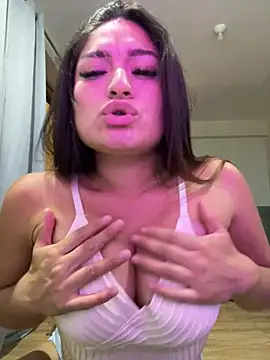 Snapshot of LuceroRm chatting on March 3, 5:57 am LuceroRm online show from March 3, 5:57 am