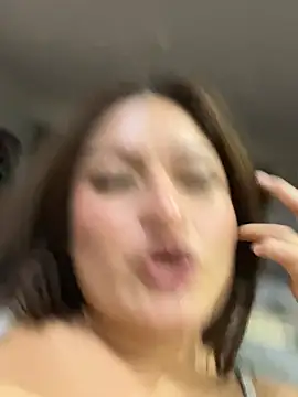 Snapshot of LuceroRm chatting on June 4, 2:39 am LuceroRm online show from June 4, 2:39 am