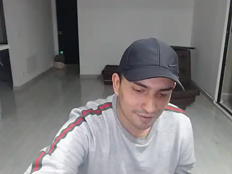 Snapshot of Uncut_Hairy_Dick chatting on October 28, 6:17 am Uncut Hairy Dick online show from October 28, 6:17 am