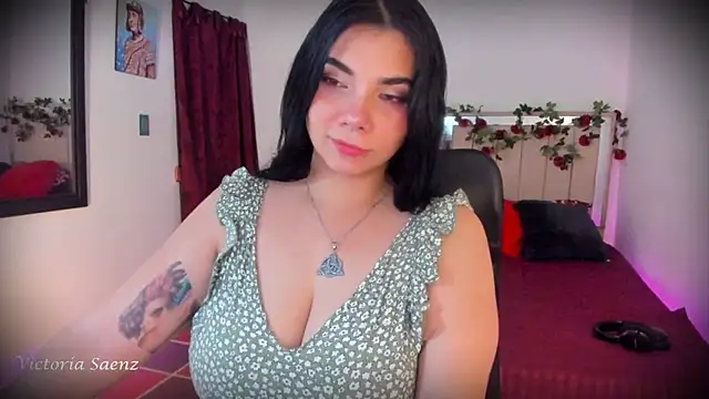 victoriaasaenz  online show from February 19, 12:39 am