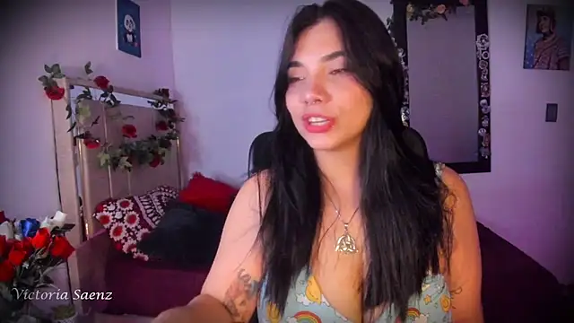 victoriaasaenz  online show from June 18, 12:55 am