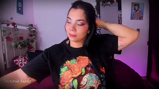 victoriaasaenz  online show from June 28, 1:00 am