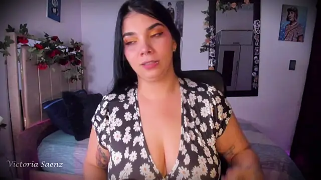 victoriaasaenz  online show from July 23, 1:08 am