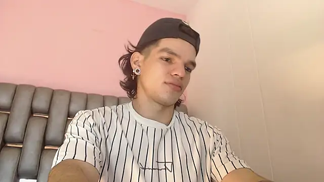 AlbertBernal69 online show from March 6, 2:30 am