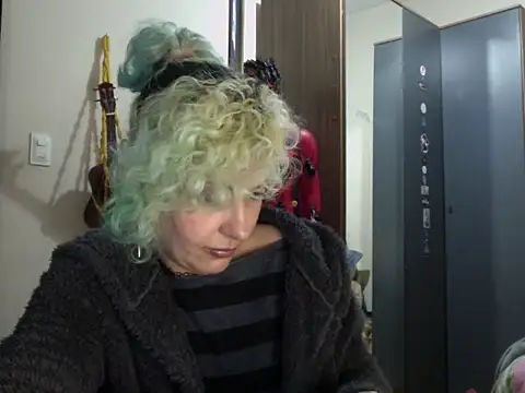 Snapshot of MariLouM chatting on June 25, 8:57 pm MariLouM online show from June 25, 8:57 pm
