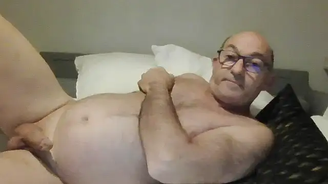 Snapshot of chrichri38@xh chatting on February 13, 10:22 pm chrichri38xh online show from February 13, 10:22 pm