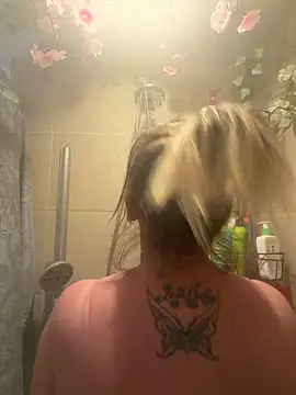 Snapshot of SummerBlueMoon chatting on February 16, 11:45 pm SummerBlueMoon online show from February 16, 11:45 pm