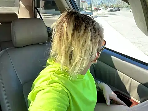 Snapshot of SummerBlueMoon chatting on February 28, 9:38 pm SummerBlueMoon online show from February 28, 9:38 pm