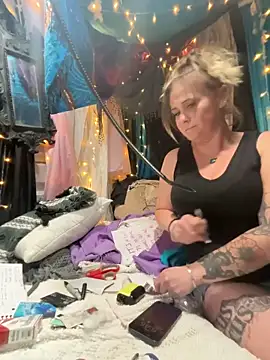 Snapshot of SummerBlueMoon chatting on March 7, 1:46 am SummerBlueMoon online show from March 7, 1:46 am