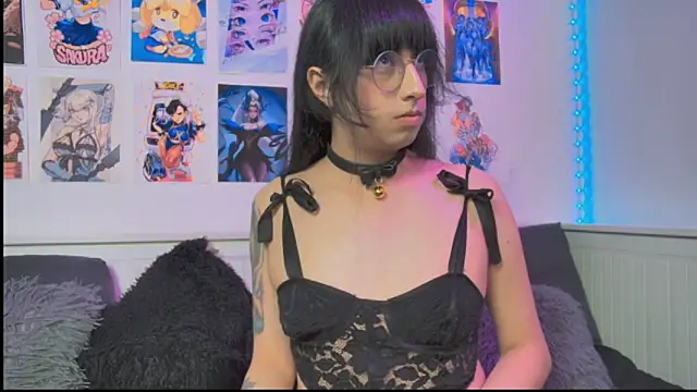 snowblack  online show from June 20, 3:48 pm