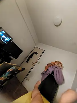 Snapshot of hotbiabrazil chatting on December 15, 3:11 am hotbiabrazil online show from December 15, 3:11 am