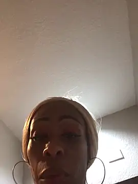 Snapshot of SlimBeenBadd1981 chatting on January 3, 11:35 am SlimBeenBadd1981 online show from January 3, 11:35 am