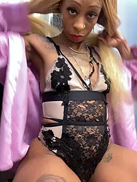 Snapshot of SlimBeenBadd1981 chatting on February 22, 11:24 am SlimBeenBadd1981 online show from February 22, 11:24 am