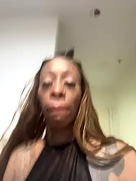 Snapshot of SlimBeenBadd1981 chatting on December 22, 10:12 am SlimBeenBadd1981 online show from December 22, 10:12 am