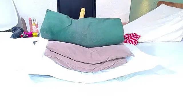dannaahbrown online show from December 11, 2:09 am