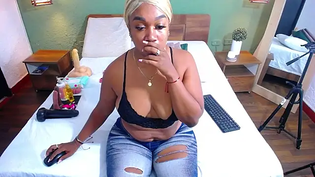 dannaahbrown online show from December 11, 8:07 pm