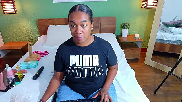 dannaahbrown online show from October 19, 12:28 pm