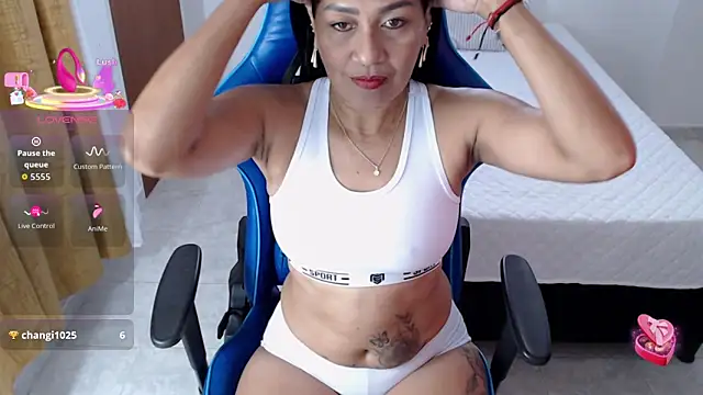 Snapshot of Dayanna_11 chatting on May 6, 8:58 pm Dayanna 11 online show from May 6, 8:58 pm