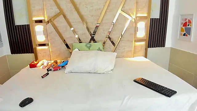 Athenea Mills online show from December 26, 6:43 pm