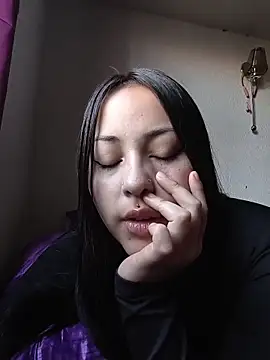 Snapshot of persefone_core chatting on April 8, 9:48 pm persefone core online show from April 8, 9:48 pm