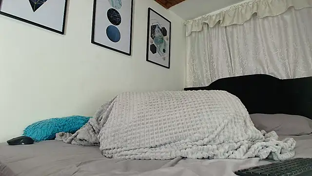 sam her online show from September 11, 9:04 pm