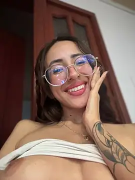 lauravasquez online show from March 17, 4:43 pm