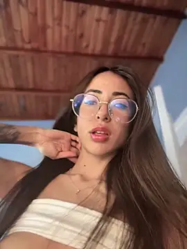 lauravasquez online show from September 29, 3:06 pm