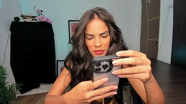 camille-rose online show from July 10, 6:10 pm