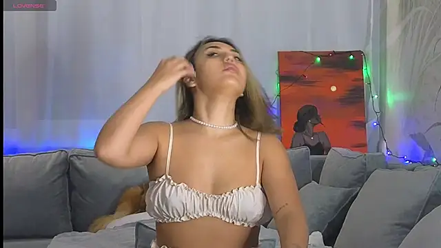 lily  foster online show from December 13, 3:43 pm