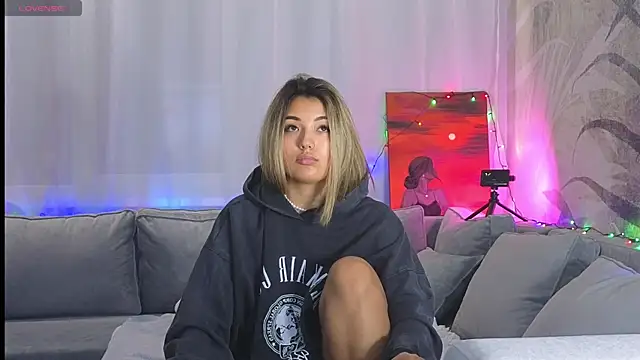 lily  foster online show from December 13, 6:49 pm