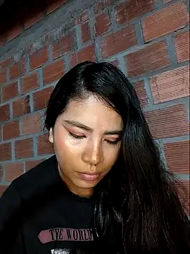 moncerrat luna online show from December 28, 12:15 am