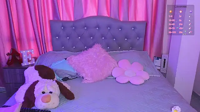 Emiily Scott1 online show from October 7, 8:06 pm