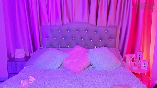 Emiily Scott1 online show from February 5, 12:15 am