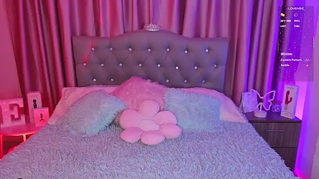 Emiily Scott1 online show from July 10, 2:38 am