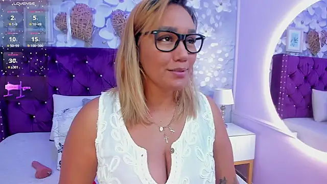 Snapshot of dalila_salazar chatting on April 7, 3:29 am dalila salazar online show from April 7, 3:29 am