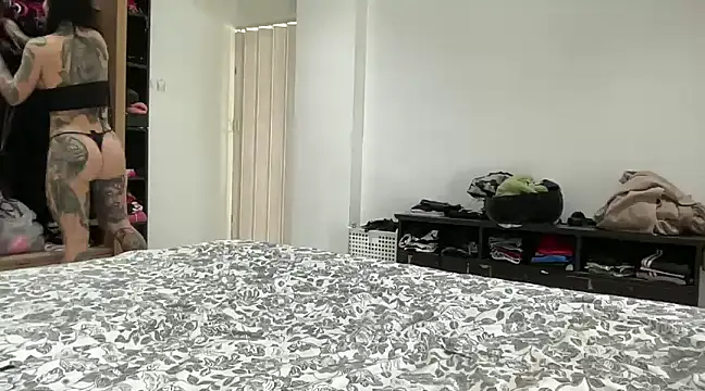 claudiacvc95 online show from December 8, 7:37 am