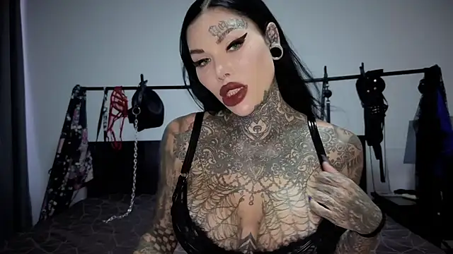 Snapshot of claudiacvc95 chatting on February 20, 5:37 am claudiacvc95 online show from February 20, 5:37 am