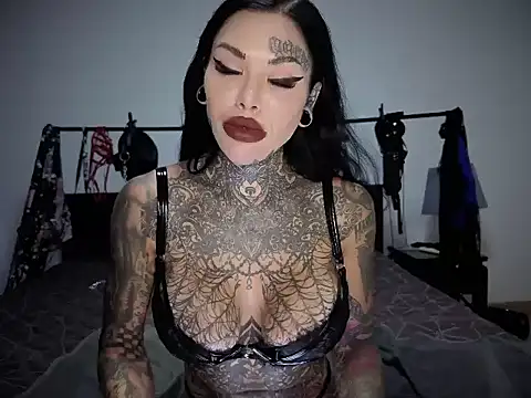 Snapshot of claudiacvc95 chatting on February 20, 6:26 am claudiacvc95 online show from February 20, 6:26 am