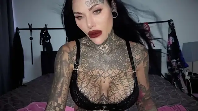 Snapshot of claudiacvc95 chatting on March 5, 5:36 am claudiacvc95 online show from March 5, 5:36 am