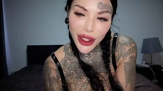 Snapshot of claudiacvc95 chatting on March 22, 7:01 am claudiacvc95 online show from March 22, 7:01 am