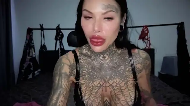 Snapshot of claudiacvc95 chatting on April 4, 3:38 am claudiacvc95 online show from April 4, 3:38 am