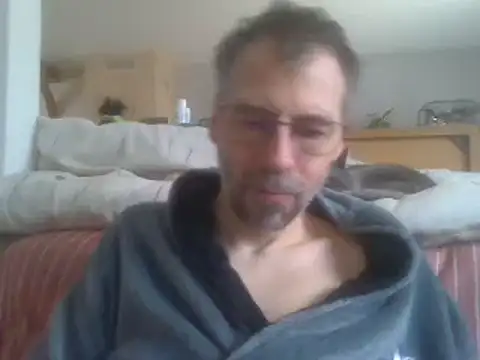 ptitcanard60600 online show from December 15, 1:00 pm