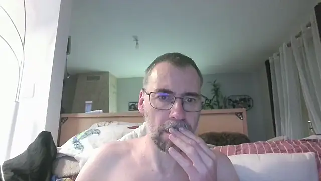 ptitcanard60600 online show from May 1, 10:14 pm