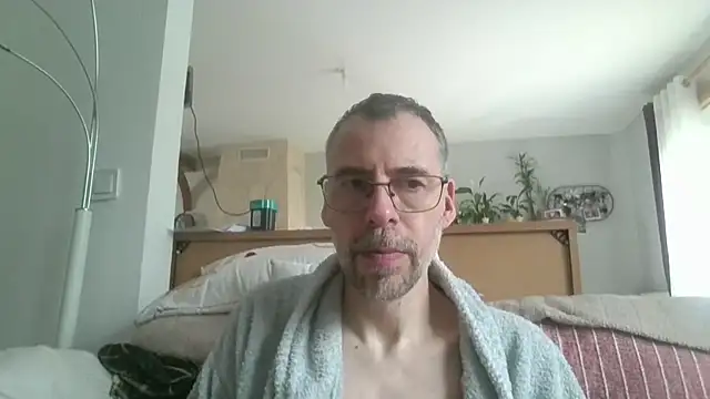 ptitcanard60600 online show from May 10, 2:55 pm