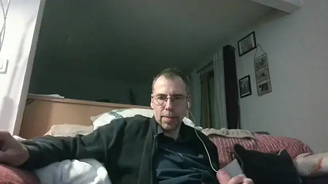 ptitcanard60600 online show from May 18, 9:53 pm