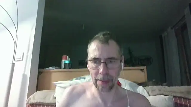 ptitcanard60600 online show from May 24, 10:37 pm