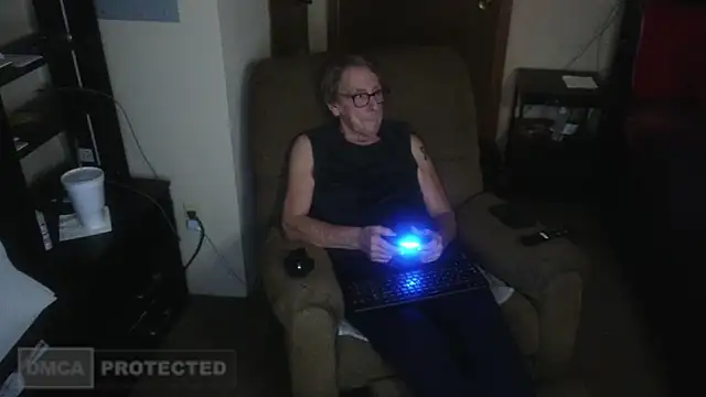 Lusty Kinks online show from December 21, 9:04 pm