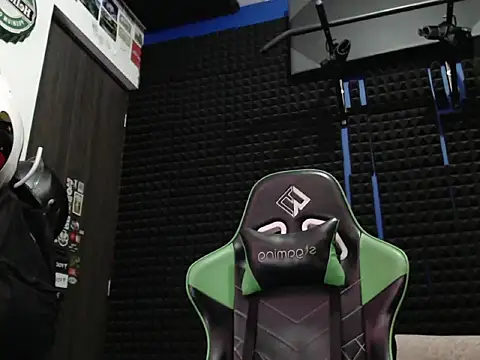 Snapshot of Curly_Angel24 chatting on October 23, 11:14 pm Curly Angel24 online show from October 23, 11:14 pm